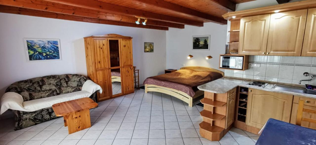 Magyar Apartmanhazak I-Iii. 잘라카로쉬 외부 사진