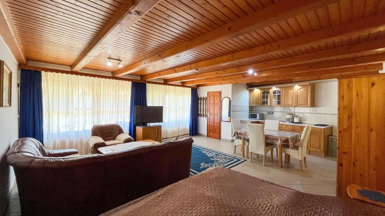 Magyar Apartmanhazak I-Iii. 잘라카로쉬 외부 사진