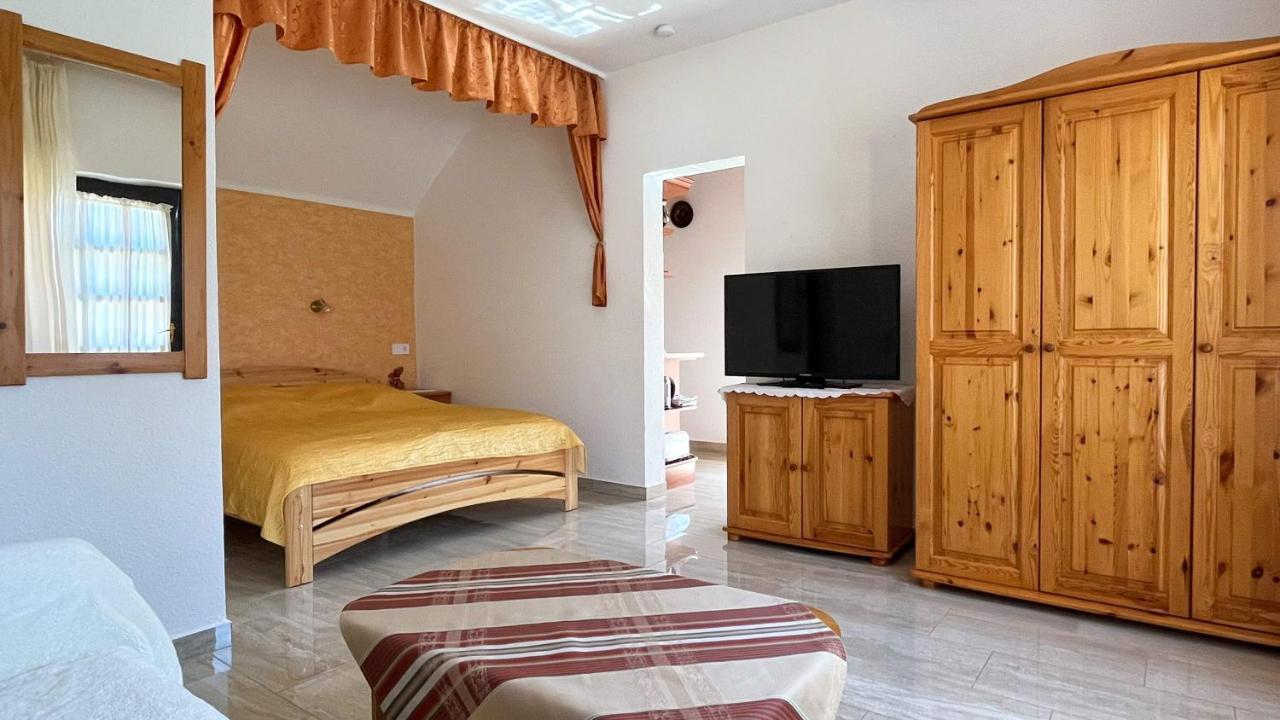 Magyar Apartmanhazak I-Iii. 잘라카로쉬 외부 사진