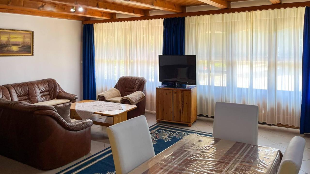 Magyar Apartmanhazak I-Iii. 잘라카로쉬 외부 사진