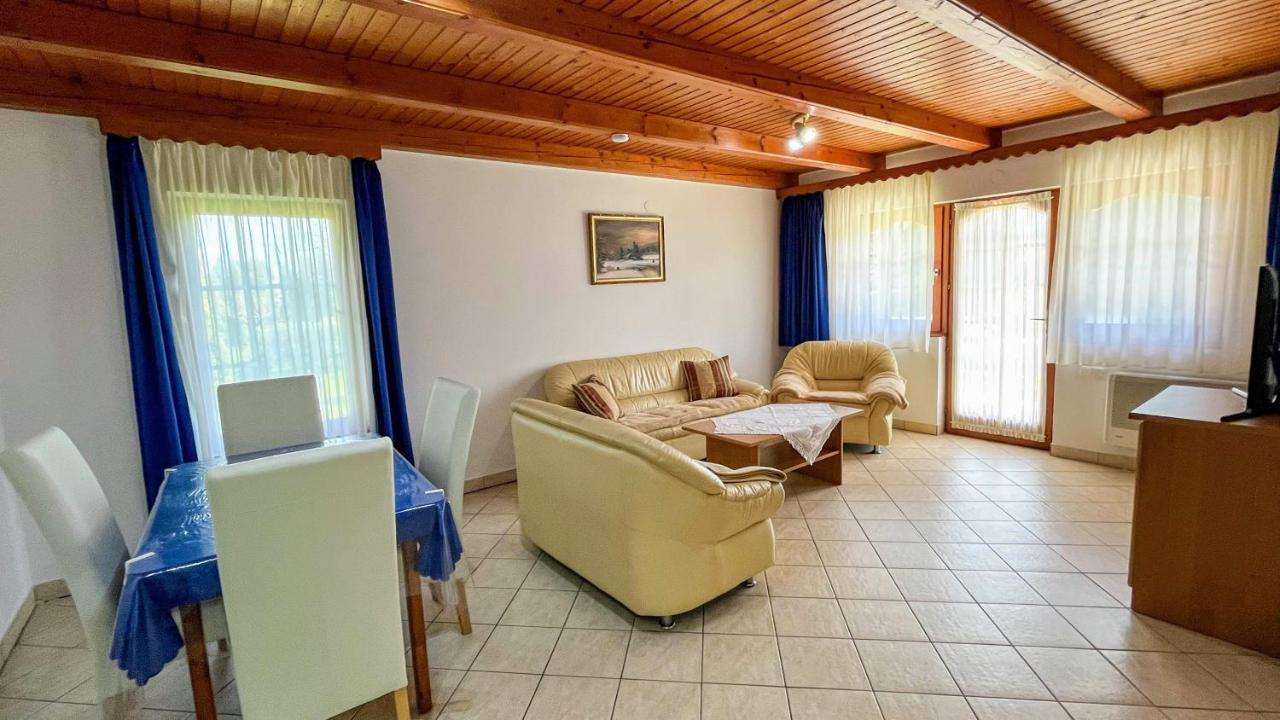 Magyar Apartmanhazak I-Iii. 잘라카로쉬 외부 사진