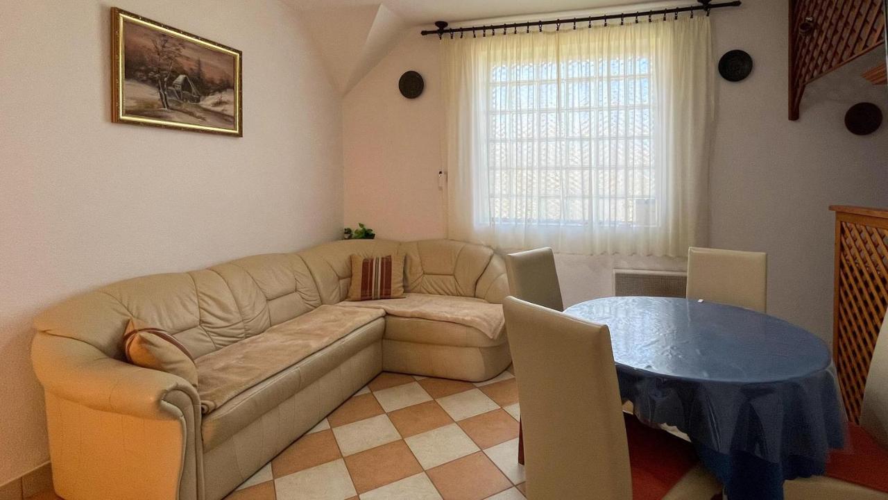 Magyar Apartmanhazak I-Iii. 잘라카로쉬 외부 사진
